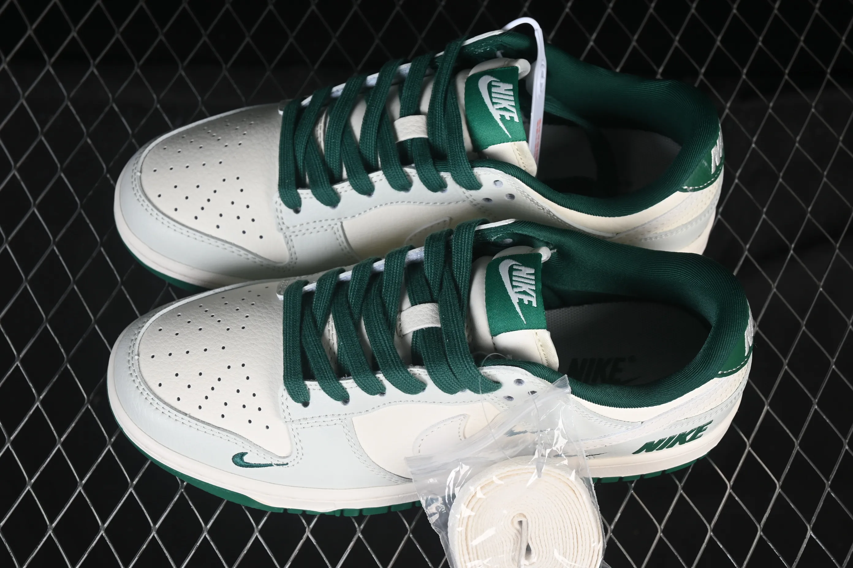 All Categories Nk SB Dunk Series Nk SB Dunk Low High-end Customized Low-top Shoes Nike SB Dunk Low Matcha Green Anniversary High-end Customized Low-top Casual Shoes JP1628-063